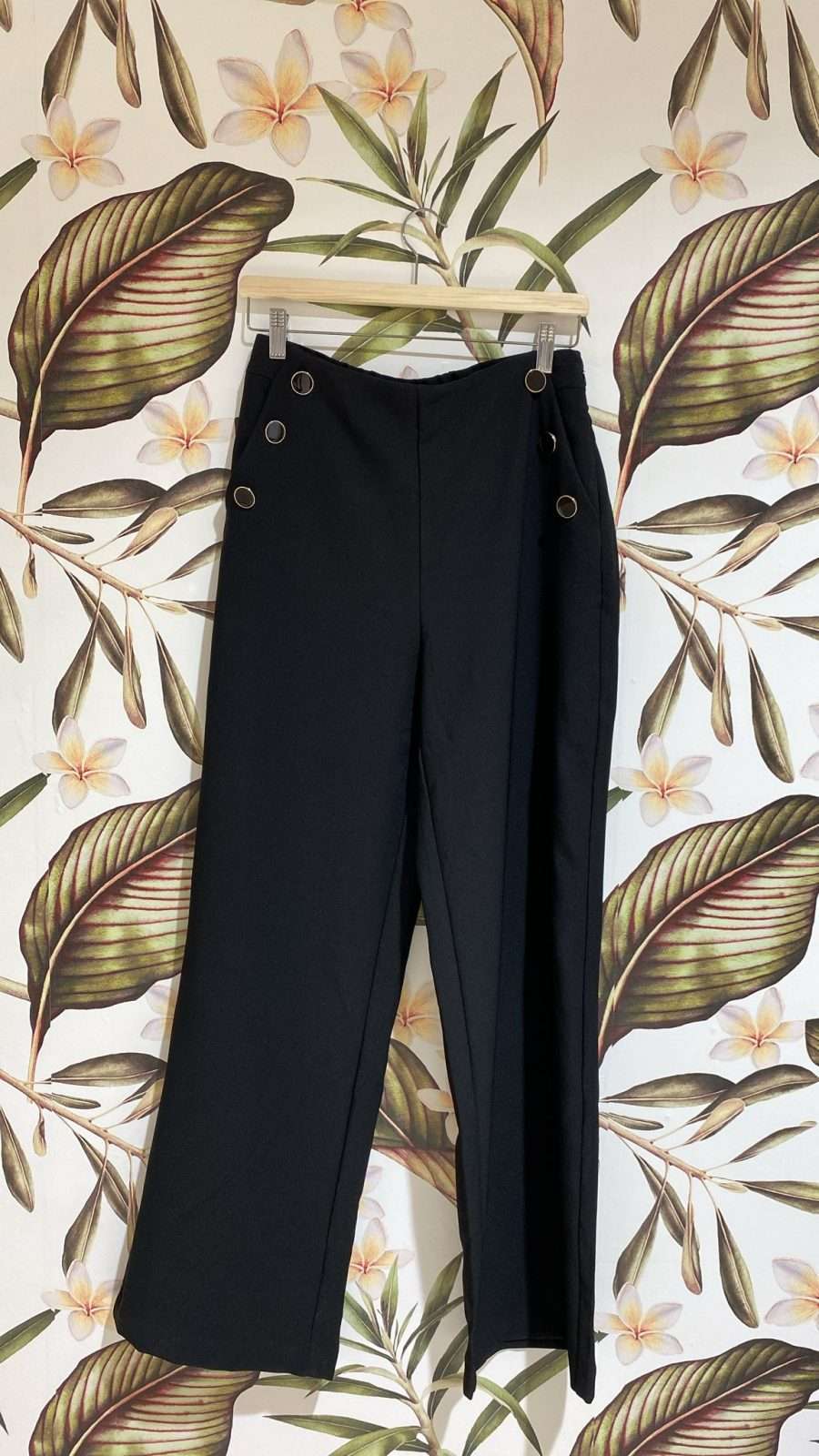Pantalón Negro con Botones - Imagen 2