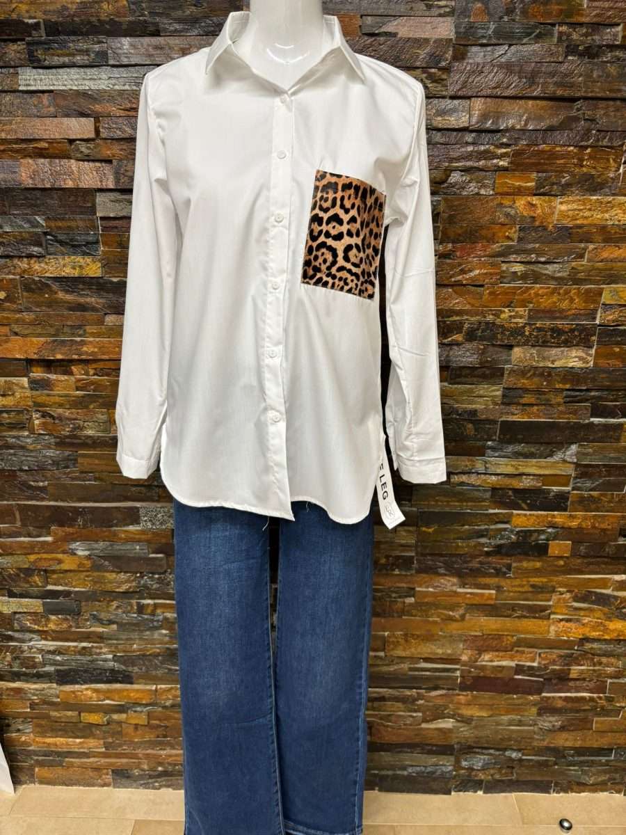 Camisa Blanca con Bolsillo de Polipiel
