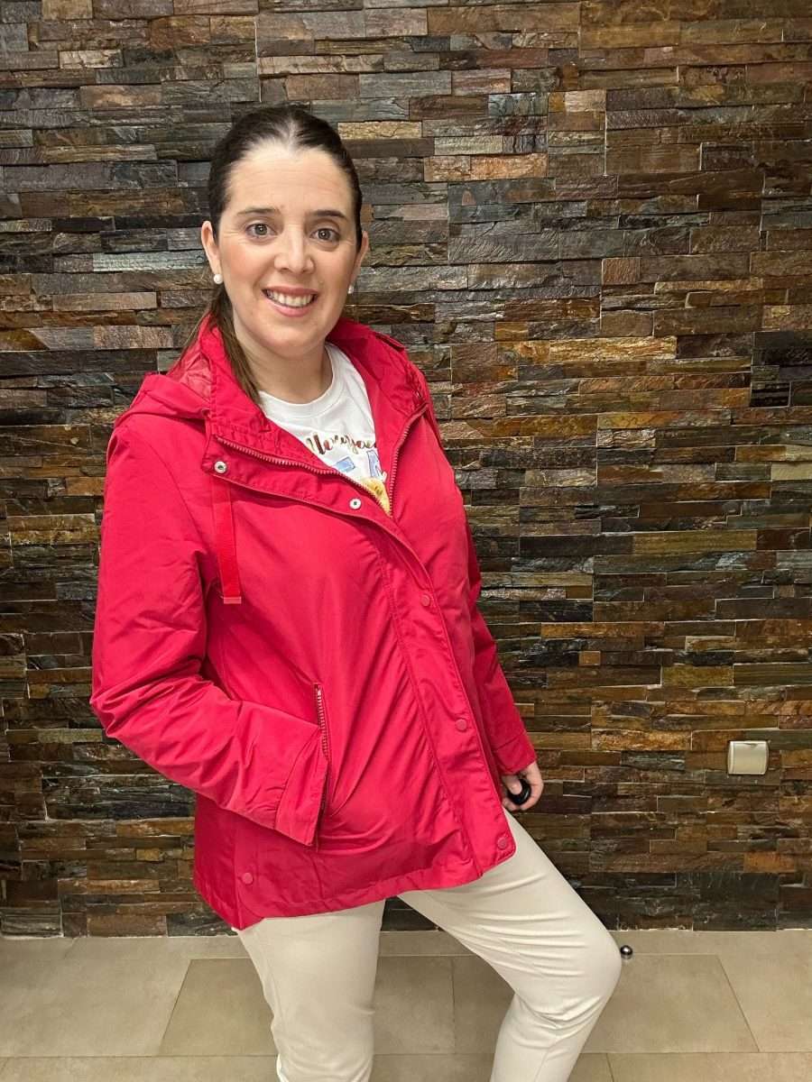 Parka con capucha desmontable