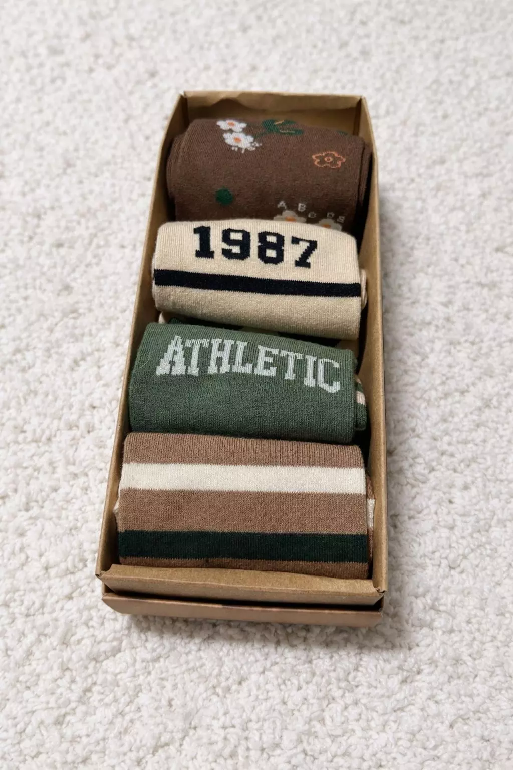 Pack de 4 Calcetines Vintage Unisex ,  Diseño Retro Athletic, Rayas y Flores - Imagen 2