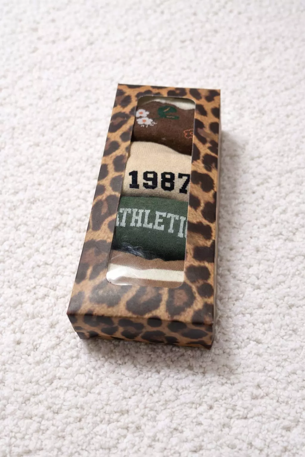 Pack de 4 Calcetines Vintage Unisex ,  Diseño Retro Athletic, Rayas y Flores - Imagen 3